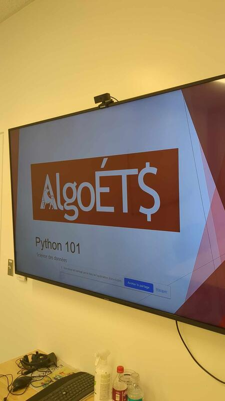 AlgoÉTS Python 101 — Science des données session on a classroom display